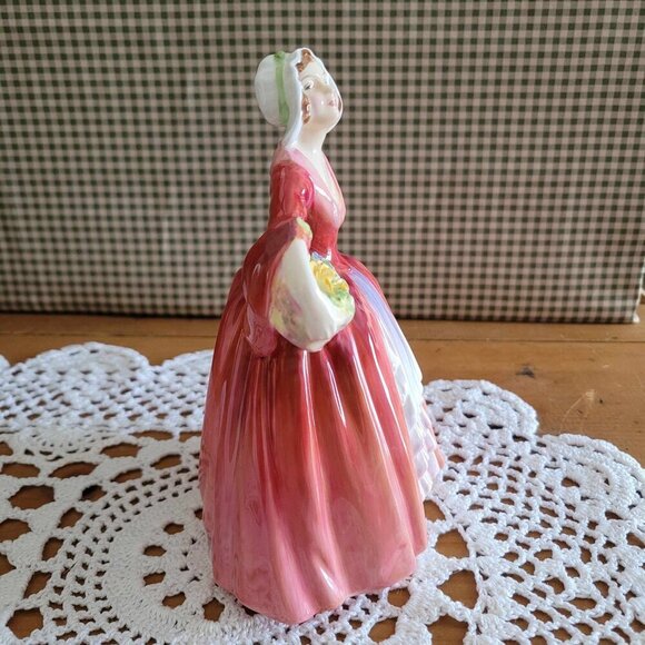 “Janet” Figurine HN1537 of Royal Doulton - Lady with Flower Basket - Picture 5 of 12